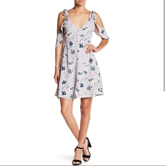 Astr size small cold shoulder dress - Picture 1 of 5